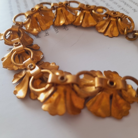 Gold Flower Bracelet With Gold Amber Rhinstones - Picture 5 of 6